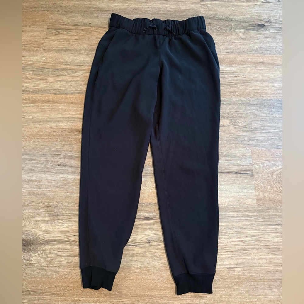 Lululemon On the Fly jogger sz 6